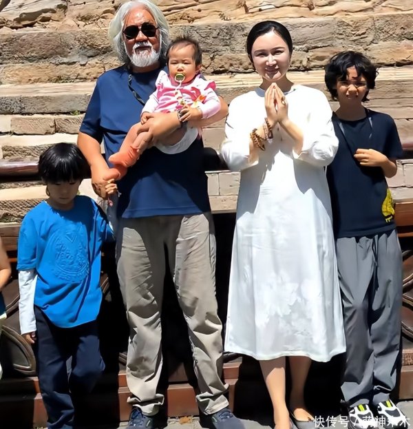 联美配资 张纪中杜星霖被指偏心！亲儿子公然殴打混血继子，全程冷漠无视